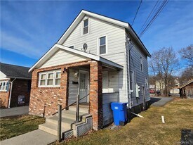27 St John St in Goshen, NY - Building Photo