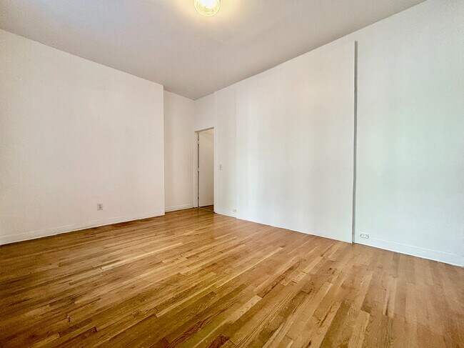 182 Claremont Ave in New York, NY - Building Photo - Building Photo