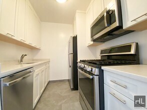 West 87th Street in New York, NY - Building Photo - Building Photo