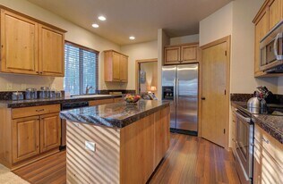 16831 Jacinto Rd in Bend, OR - Building Photo