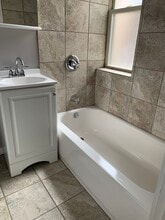 4027 W Melrose St, Unit STUDIO in Chicago, IL - Building Photo - Building Photo