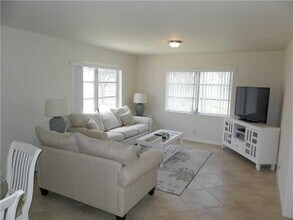 124 NE 19th Ct in Wilton Manors, FL - Building Photo - Building Photo