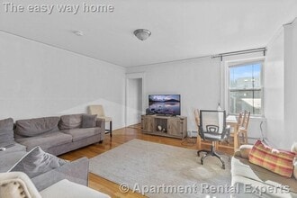 489 E Broadway, Unit #3 in Boston, MA - Building Photo - Building Photo