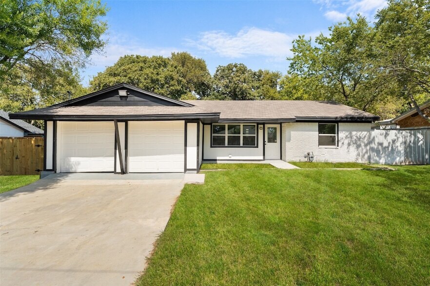 12721 Dodson St in Balch Springs, TX - Foto de edificio