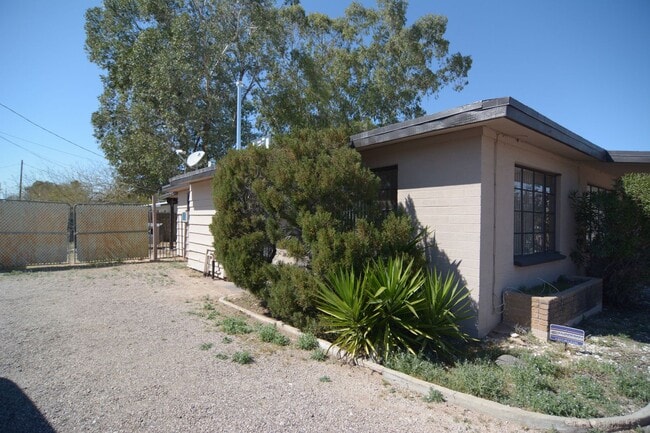 1201 N Sherry Ave in Tucson, AZ - Building Photo - Building Photo