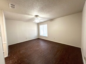 7923 Albany Ave-Unit -B in Lubbock, TX - Building Photo - Building Photo