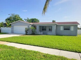 1814 Oakmount Dr in West Palm Beach, FL - Building Photo
