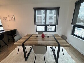 130 Gardner St, Unit 203 in Boston, MA - Foto de edificio - Building Photo