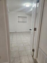 4939 W Cornelia Ave, Unit Basement in Chicago, IL - Building Photo - Building Photo