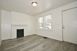 1545 E Swissvale Ave, Unit 1553 in Pittsburgh, PA - Building Photo - Building Photo