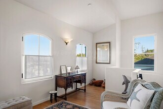 525 Laurel Ave in Pacific Grove, CA - Building Photo - Building Photo