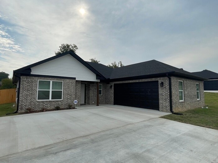 1048 Heritage Way in Bryant, AR - Building Photo