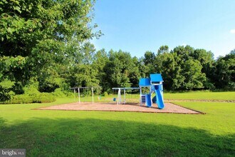 5 Michele Ct in Levittown, PA - Building Photo - Building Photo