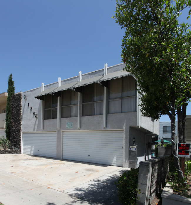 524 E Cedar Ave in Burbank, CA - Foto de edificio - Building Photo