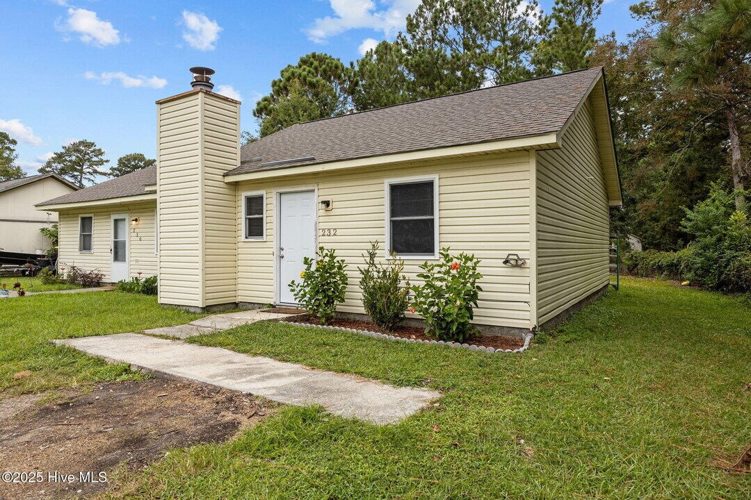230 Cedar Ridge Ln in Havelock, NC - Building Photo
