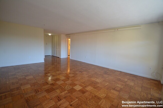 75 Monmouth St, Unit 1 in Brookline, MA - Building Photo - Building Photo