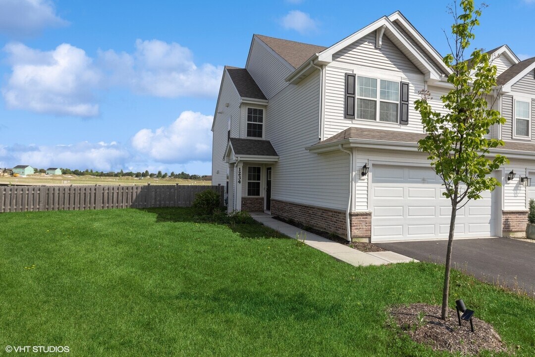 1234 Violet Ct. in Joliet, IL - Building Photo