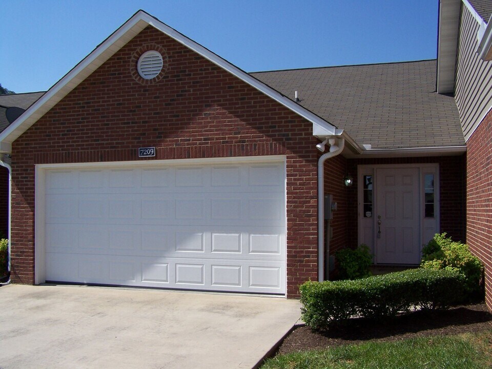7209 Long Shot Ln in Knoxville, TN - Building Photo