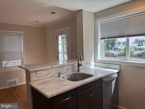 2607 Farmington Dr in Alexandria, VA - Building Photo - Building Photo