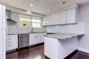 623 NE 8th Ave in Fort Lauderdale, FL - Building Photo