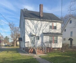 13604 Maplerow Ave in Garfield Heights, OH - Building Photo - Building Photo