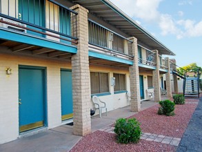 Spring Leaf Apartments in Tempe, AZ - Foto de edificio - Building Photo