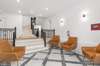 2869 28th St NW in Washington, DC - Foto de edificio - Building Photo