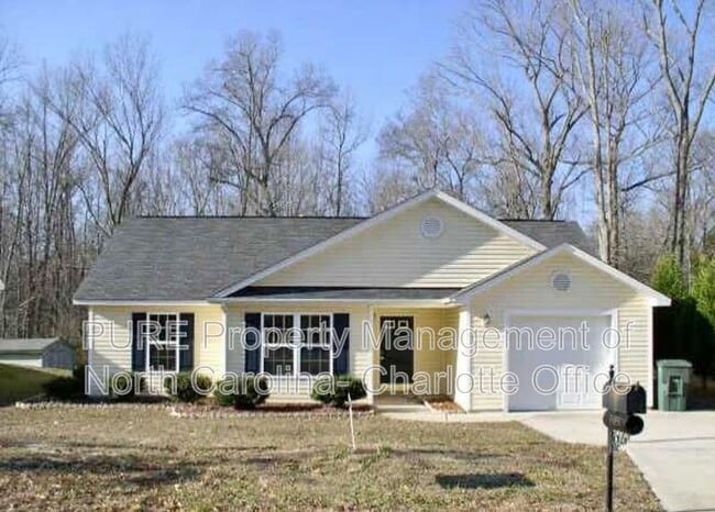 3385 Hunting Wood Ct in Gastonia, NC - Building Photo - Building Photo