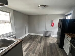 4509 Ritchie Hwy, Unit B in Baltimore, MD - Foto de edificio - Building Photo