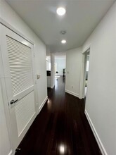 10 Aragon Ave in Coral Gables, FL - Building Photo - Building Photo