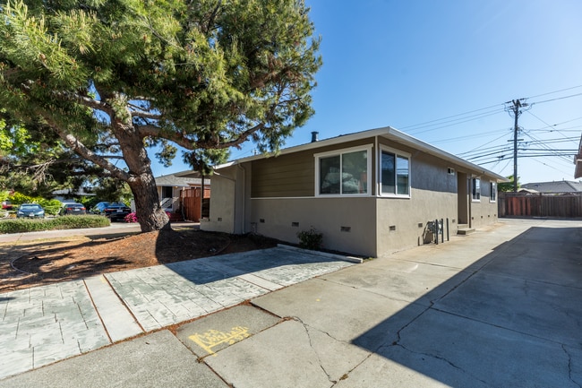 property at 2103 S Delaware St