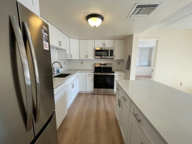 85 Brainerd Rd, Unit 302 in Boston, MA - Foto de edificio - Building Photo