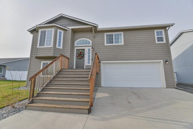 property at 617 N Shamrock Rd
