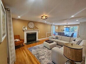 9 Hibiscus Way in Nashua, NH - Building Photo - Building Photo