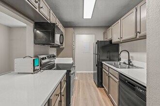 Valencia Plaza Apartments in Fort Worth, TX - Foto de edificio - Interior Photo
