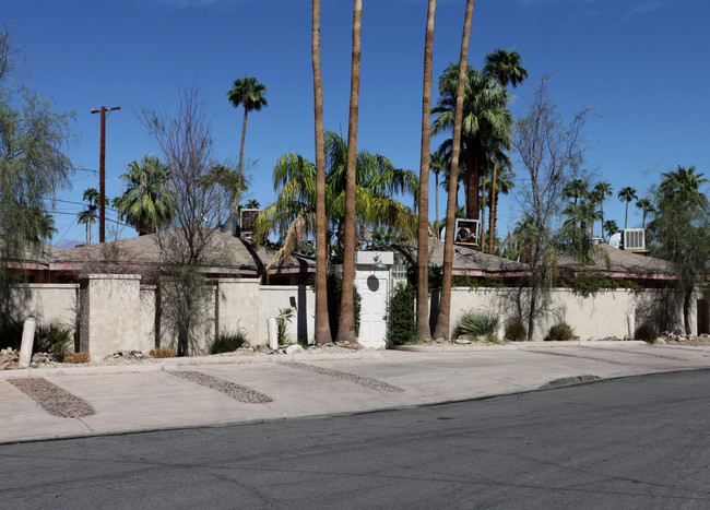 940 E Camino Parocela in Palm Springs, CA - Building Photo - Building Photo