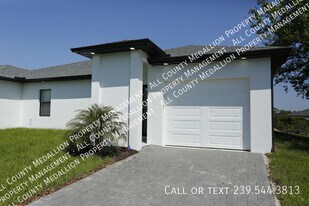 143 Harold Ave S in Lehigh Acres, FL - Building Photo