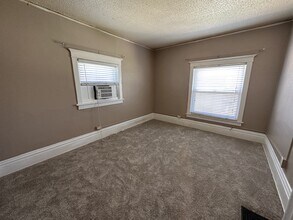 330 Raymond St in Elgin, IL - Building Photo - Building Photo