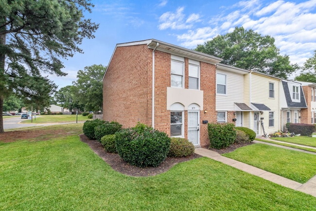1579 Darren Cir in Portsmouth, VA - Building Photo - Building Photo