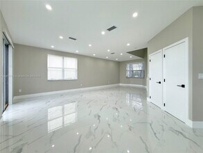 199 NW 152nd Ave in Pembroke Pines, FL - Building Photo - Building Photo