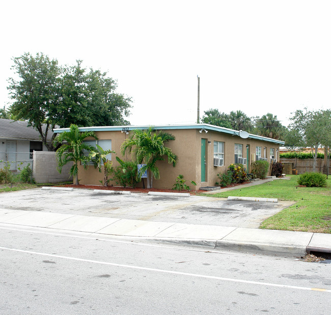 2833 NW 7th St in Fort Lauderdale, FL - Foto de edificio - Building Photo