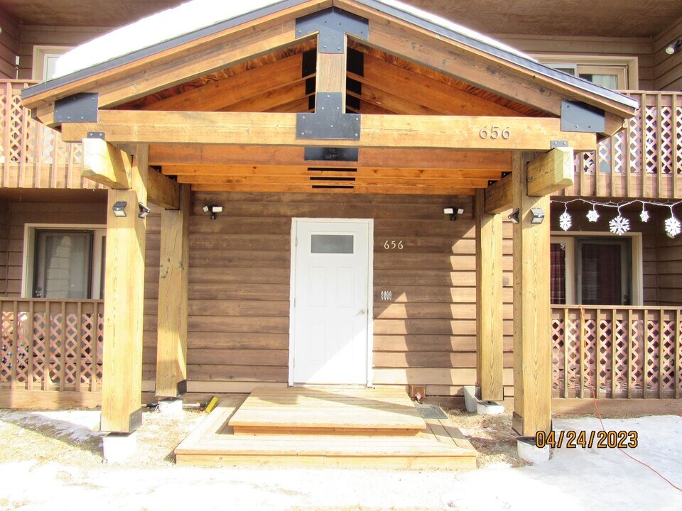 656 Ouida Way in North Pole, AK - Building Photo
