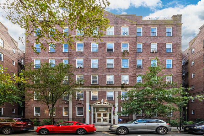 40-60 Elbertson St in Elmhurst, NY - Foto de edificio - Building Photo