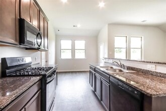 11061 Patriot Ct in Cleveland, TX - Building Photo - Building Photo