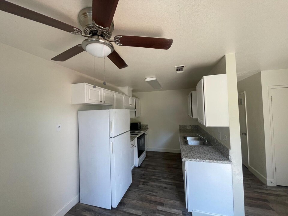 337 N Thesta St in Fresno, CA - Building Photo