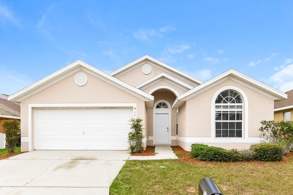 417 Halstead Dr in Davenport, FL - Foto de edificio