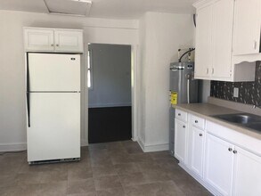 8 Circle Dr in Martinsville, VA - Building Photo - Building Photo