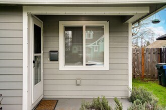 1130 14th St NE in Salem, OR - Building Photo - Building Photo