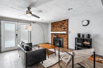 151 S Ames St in Lakewood, CO - Foto de edificio - Building Photo