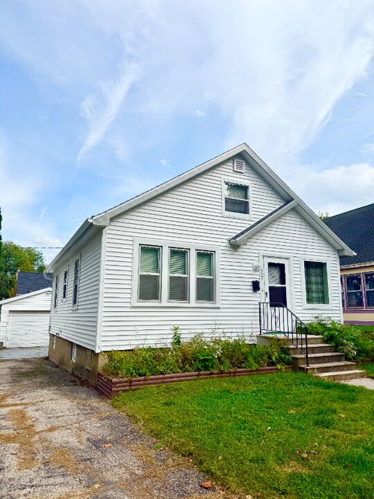 521 North St in Madison, WI - Building Photo